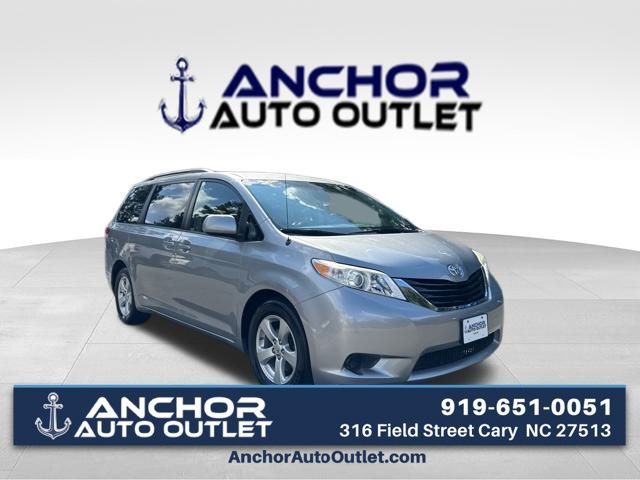 2014 Toyota Sienna LE Auto Access Seat