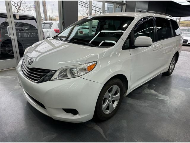 2014 Toyota Sienna LE