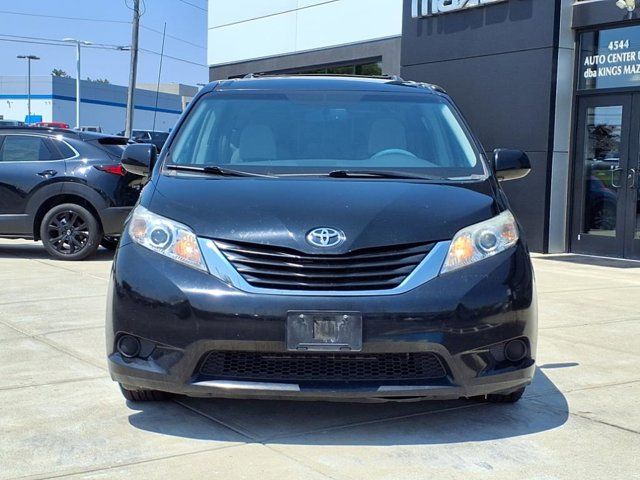 2014 Toyota Sienna LE