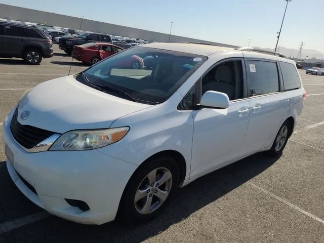 2014 Toyota Sienna LE