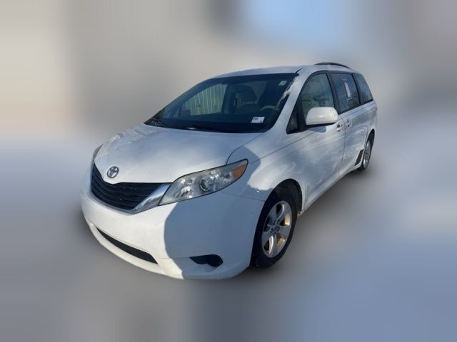 2014 Toyota Sienna LE Auto Access Seat