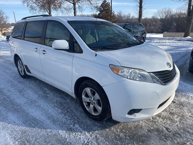 2014 Toyota Sienna LE Auto Access Seat