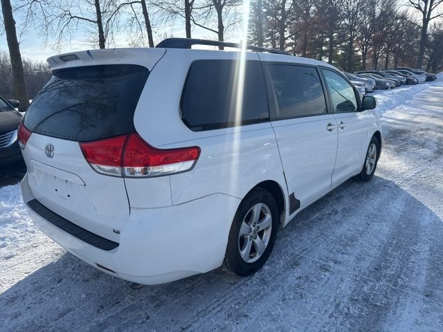 2014 Toyota Sienna LE Auto Access Seat