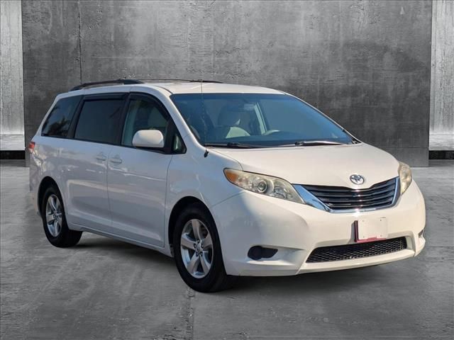 2014 Toyota Sienna LE