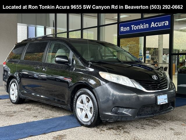 2014 Toyota Sienna LE