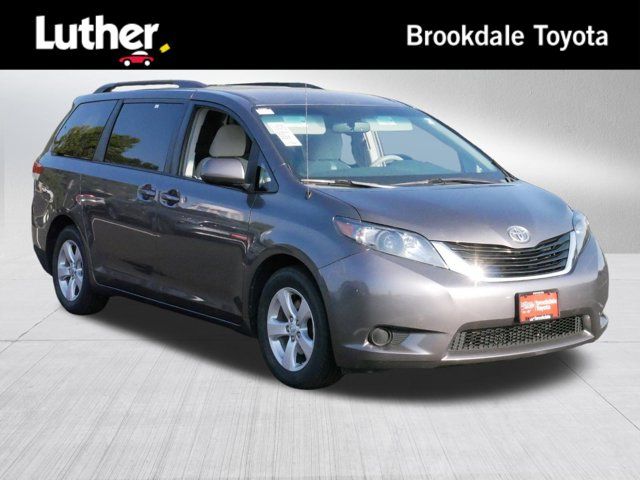 2014 Toyota Sienna LE Auto Access Seat