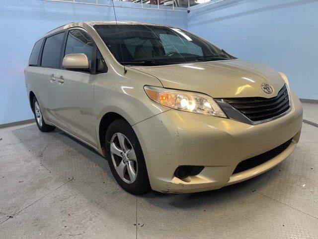 2014 Toyota Sienna LE