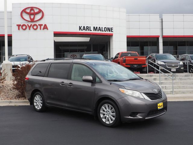 2014 Toyota Sienna LE