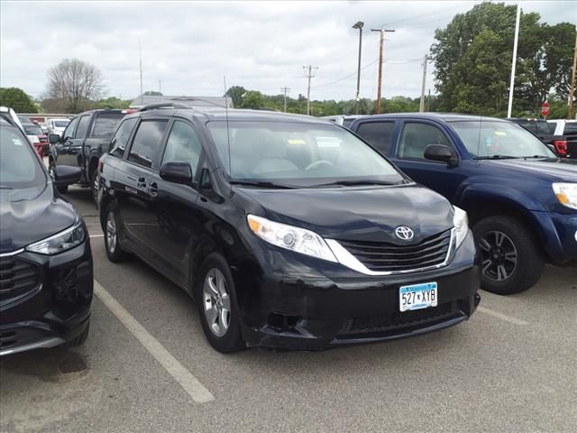 2014 Toyota Sienna LE Auto Access Seat