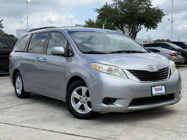 2014 Toyota Sienna LE Auto Access Seat