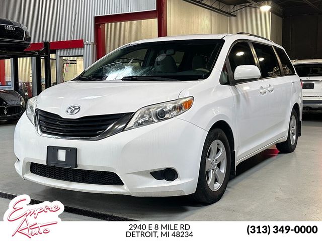 2014 Toyota Sienna LE Auto Access Seat