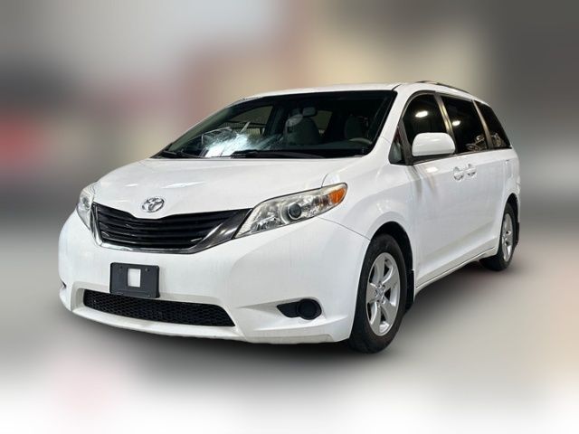 2014 Toyota Sienna LE Auto Access Seat