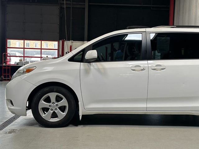 2014 Toyota Sienna LE Auto Access Seat