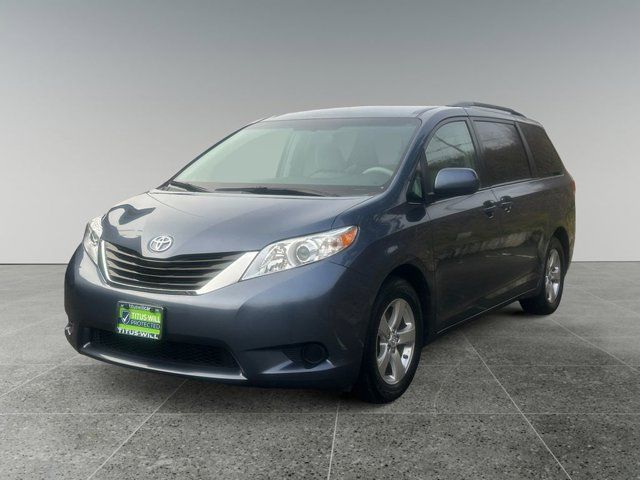 2014 Toyota Sienna LE Auto Access Seat