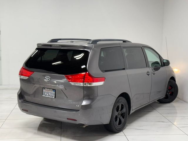 2014 Toyota Sienna LE Auto Access Seat