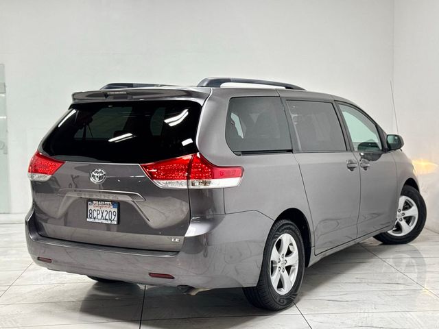 2014 Toyota Sienna LE Auto Access Seat