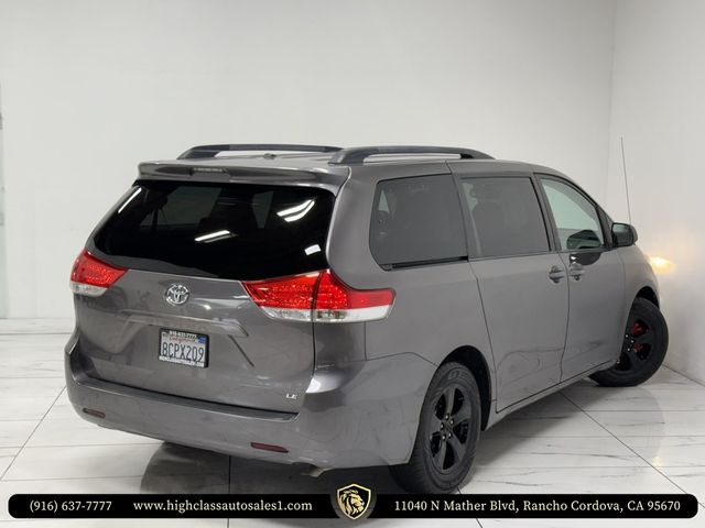2014 Toyota Sienna LE Auto Access Seat