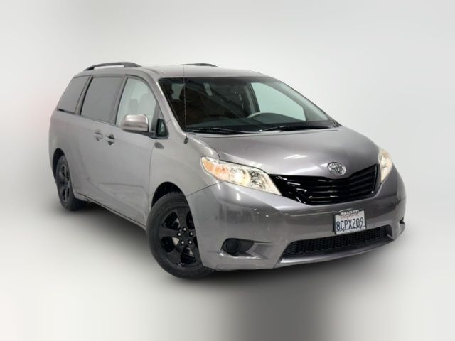 2014 Toyota Sienna LE Auto Access Seat