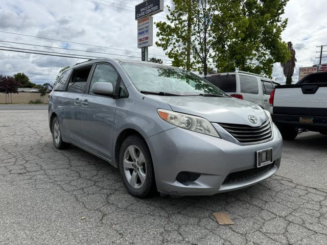 2014 Toyota Sienna LE