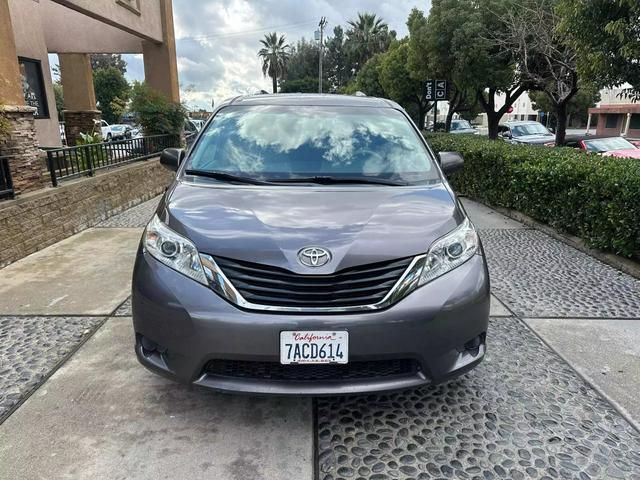 2014 Toyota Sienna LE