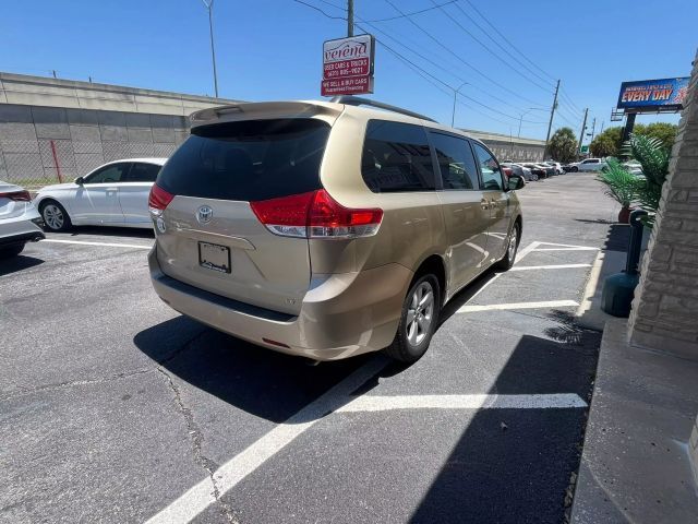 2014 Toyota Sienna LE