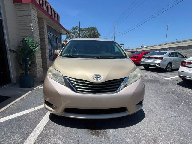 2014 Toyota Sienna LE