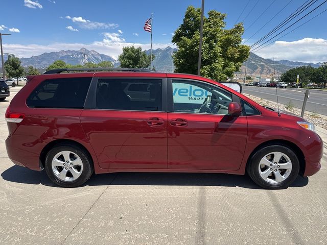 2014 Toyota Sienna LE Auto Access Seat