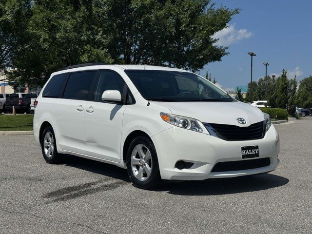 2014 Toyota Sienna LE Auto Access Seat