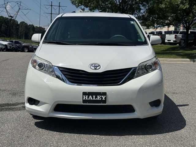 2014 Toyota Sienna LE Auto Access Seat