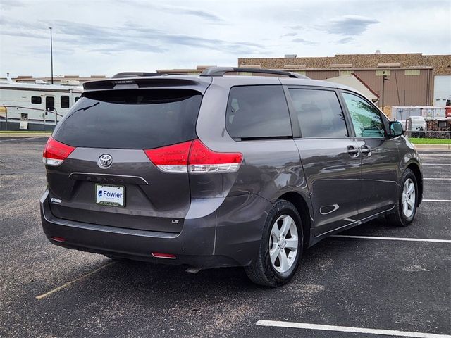 2014 Toyota Sienna LE Auto Access Seat