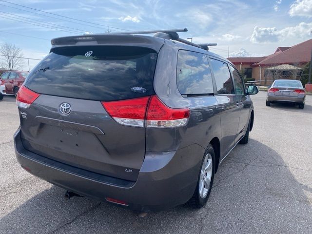 2014 Toyota Sienna LE Auto Access Seat