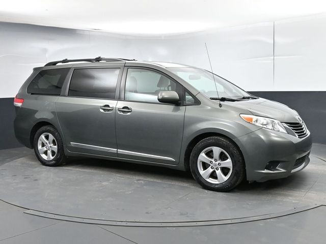 2014 Toyota Sienna LE Auto Access Seat