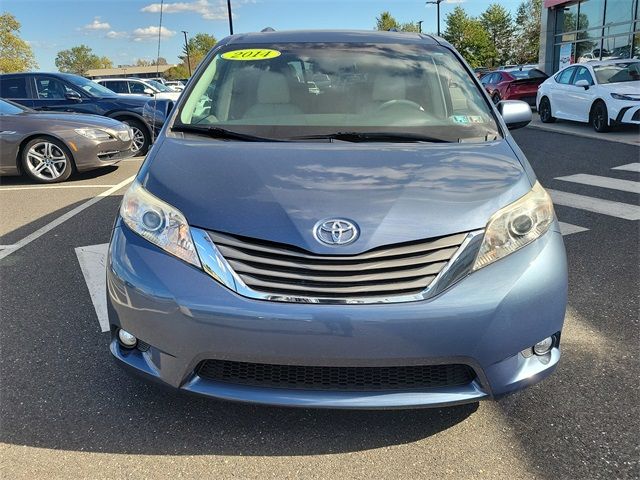 2014 Toyota Sienna XLE Auto Access Seat