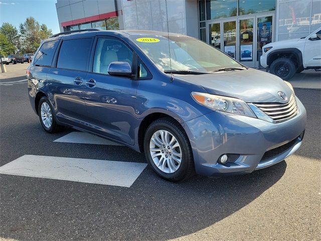 2014 Toyota Sienna XLE Auto Access Seat