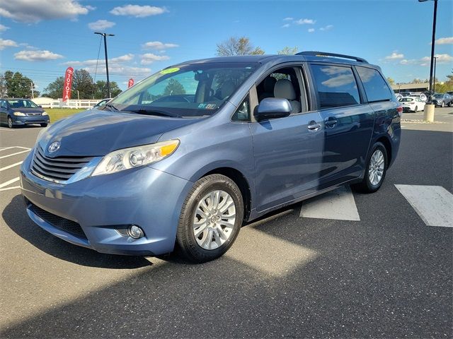 2014 Toyota Sienna XLE Auto Access Seat