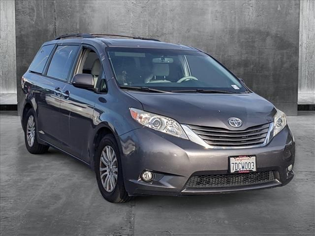 2014 Toyota Sienna XLE