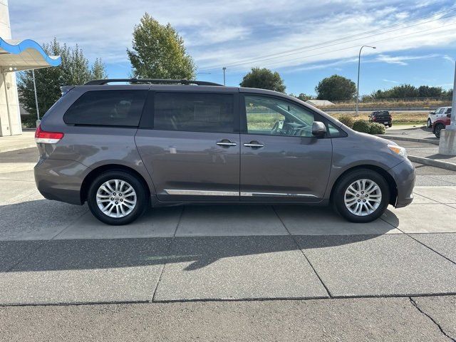 2014 Toyota Sienna XLE