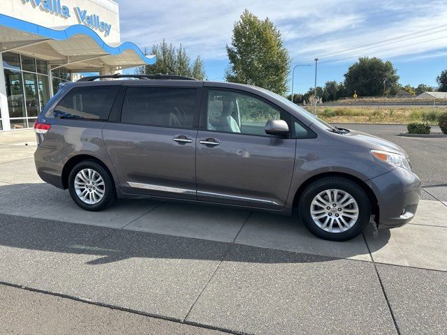 2014 Toyota Sienna XLE