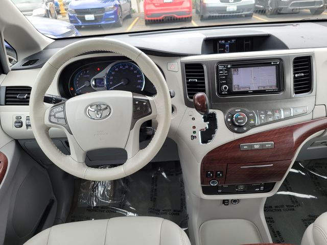 2014 Toyota Sienna XLE