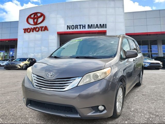 2014 Toyota Sienna XLE