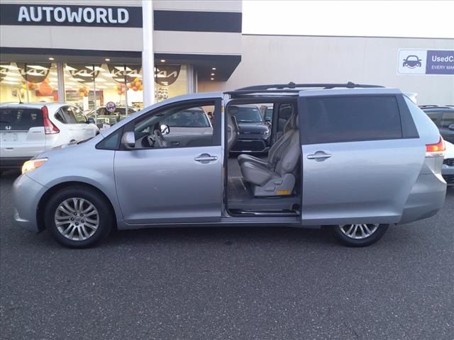 2014 Toyota Sienna XLE