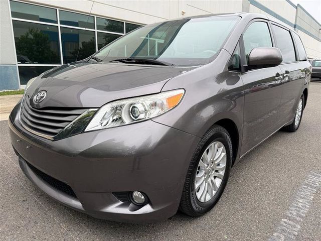 2014 Toyota Sienna XLE Auto Access Seat
