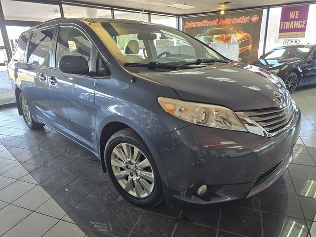 2014 Toyota Sienna XLE