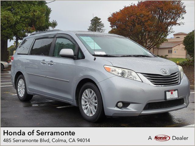 2014 Toyota Sienna XLE Auto Access Seat