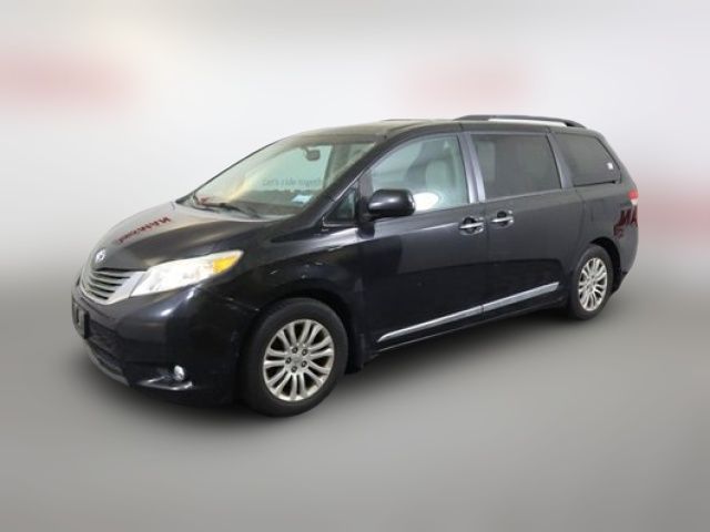 2014 Toyota Sienna XLE Auto Access Seat