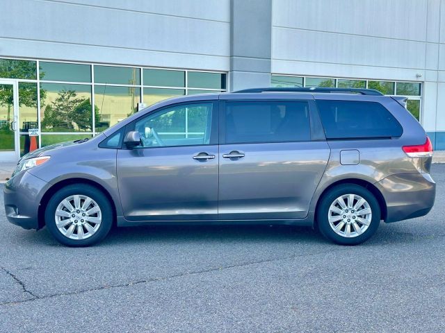 2014 Toyota Sienna XLE