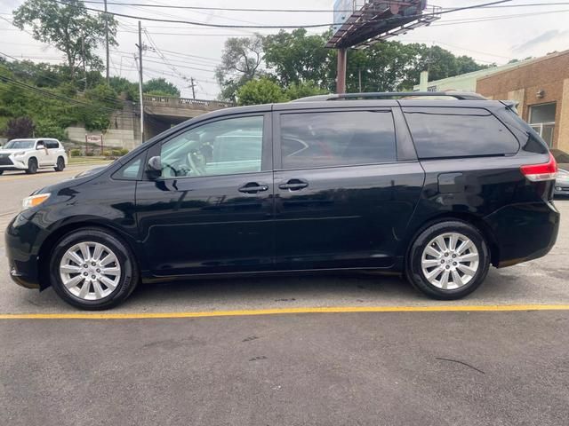 2014 Toyota Sienna XLE