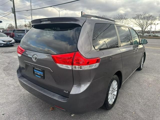 2014 Toyota Sienna XLE