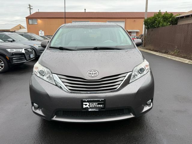 2014 Toyota Sienna XLE