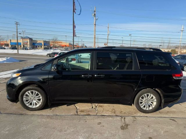 2014 Toyota Sienna XLE